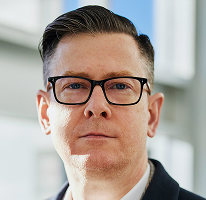 Portrett av CEO Alexander Hughes i et selskap for kryptohandel